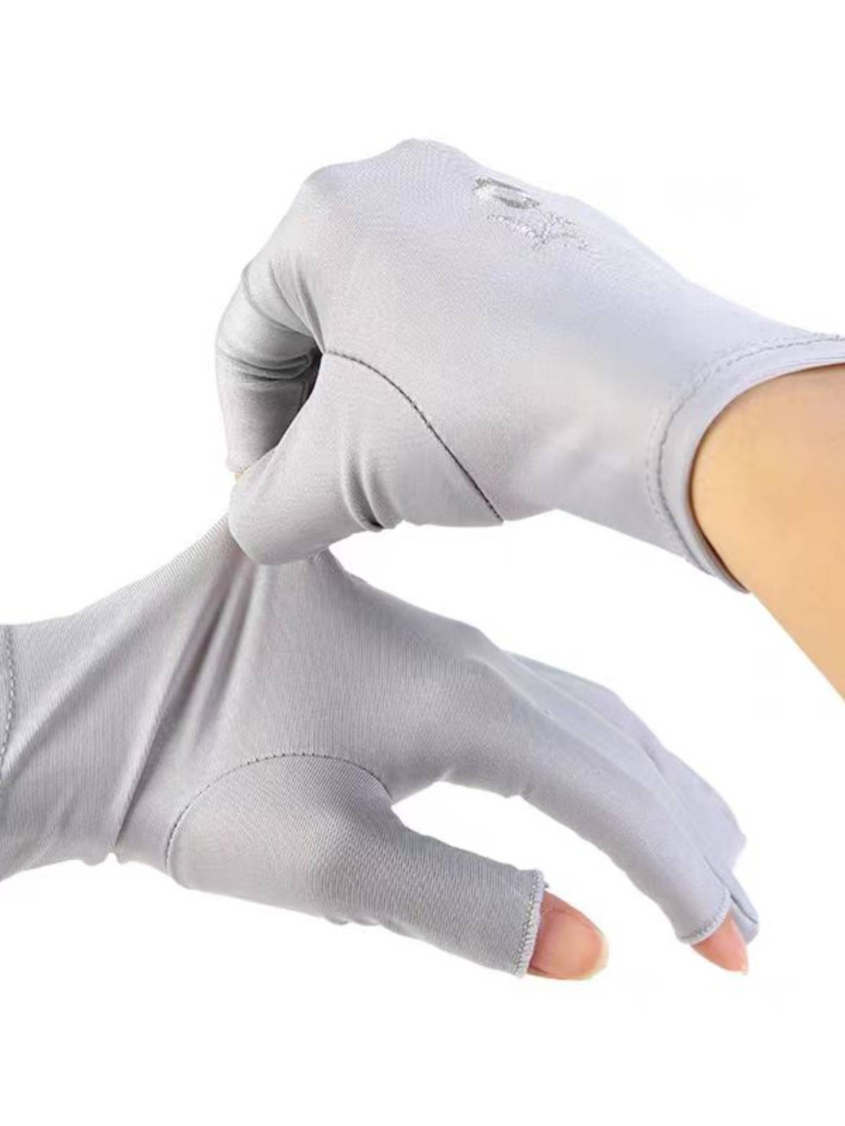 The sun-proof gloves girl drives on a tea coat and sells air to cover her fingers