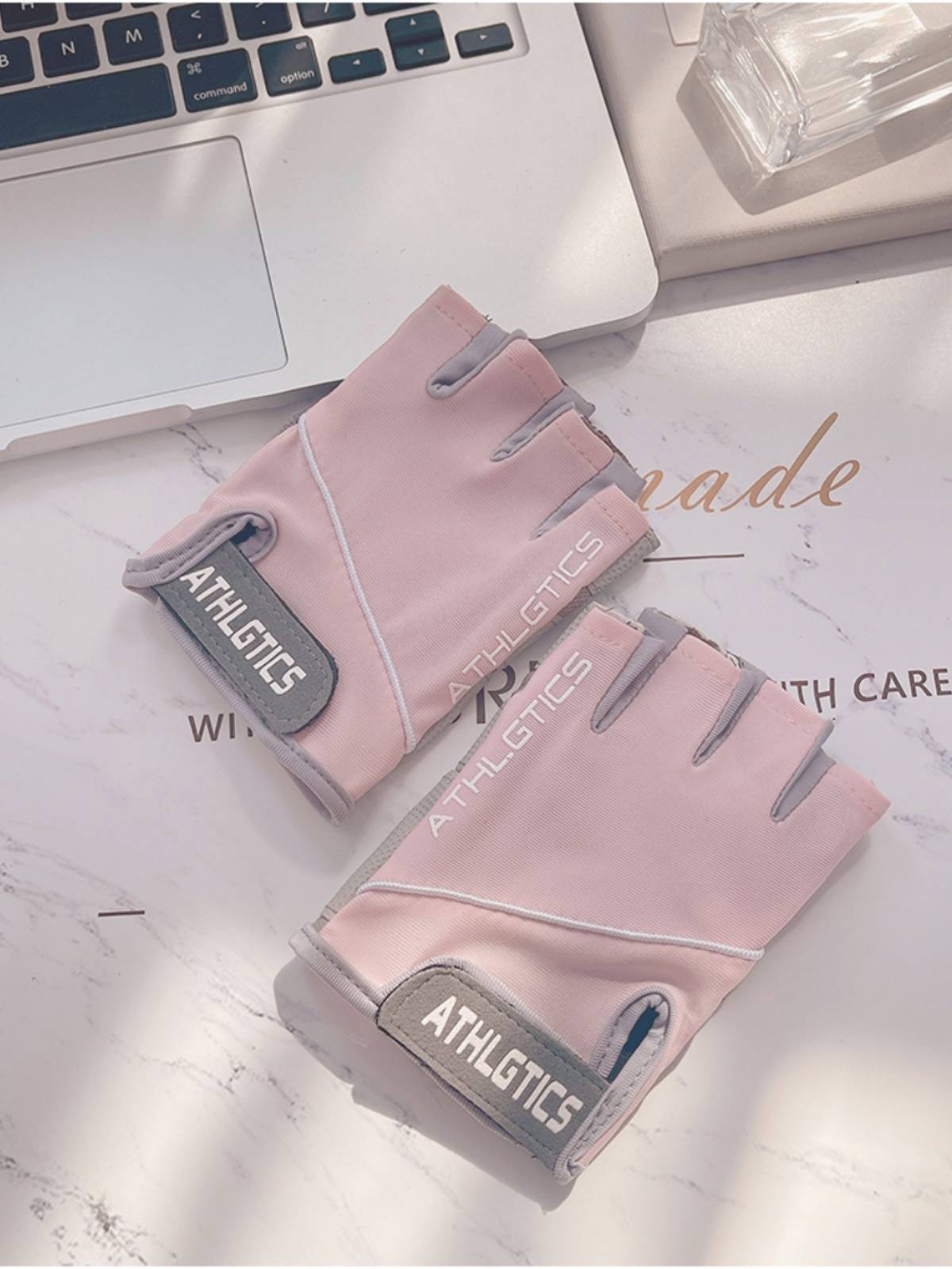 Fitness gloves Female summer air yoga equipment exercise bicycle one -bar strength training male half finger non -slip motion