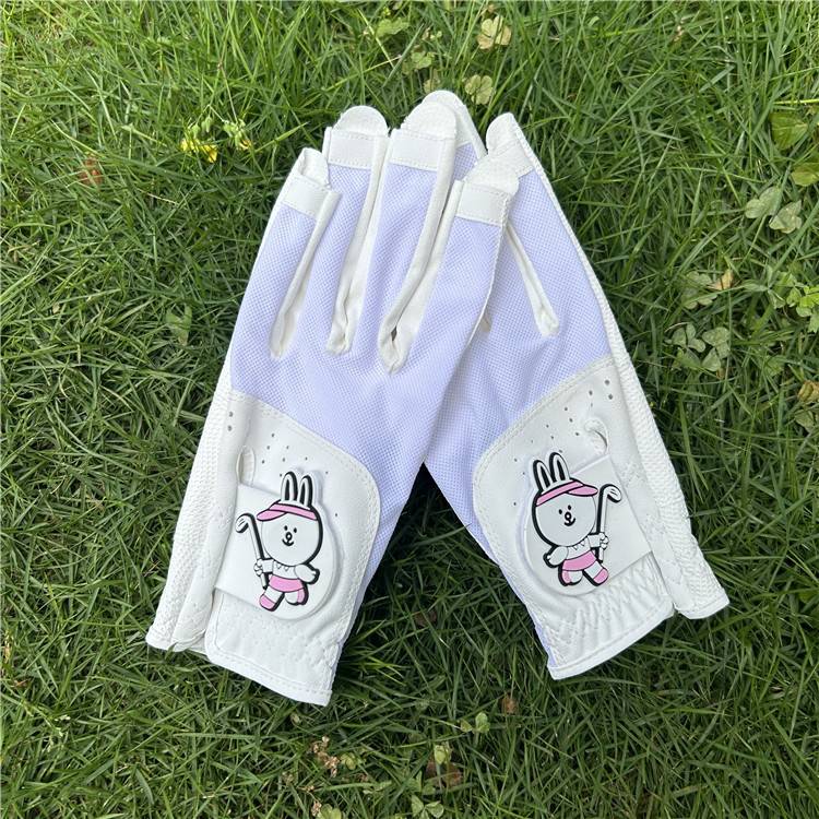 ms. golf gloves with her fingernails on her finger