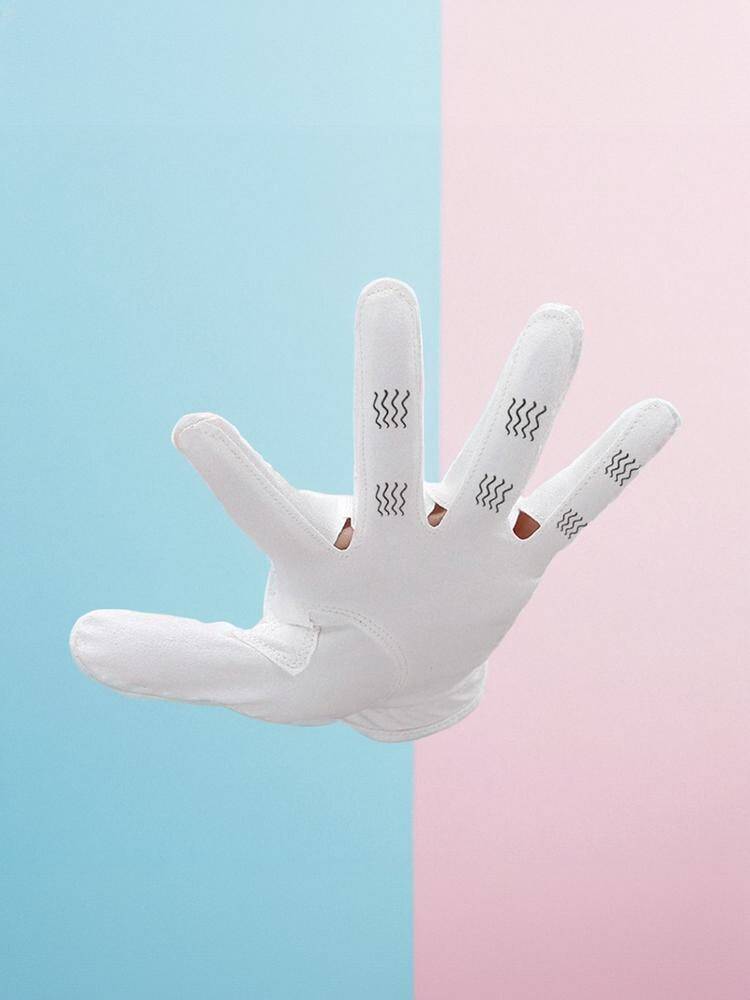 Golf Gloves hands are sunproof and smooth to grind through the air