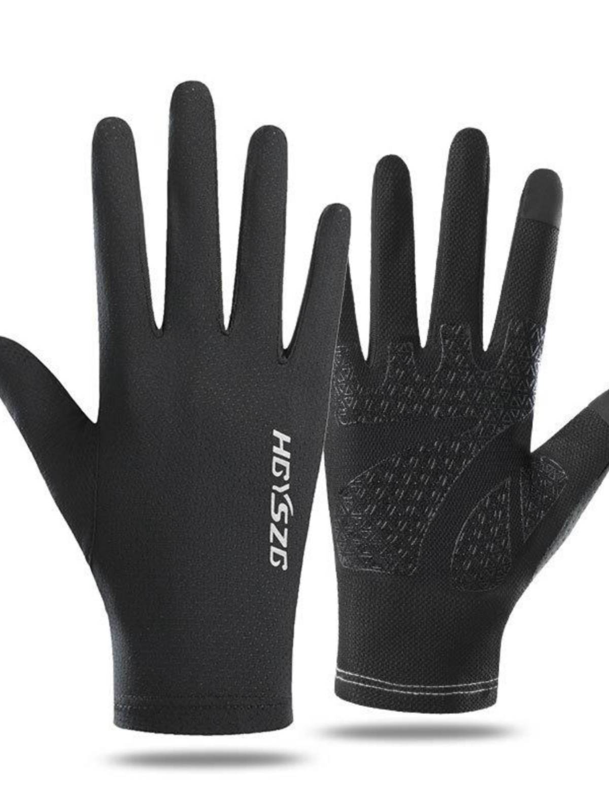 The horse gloves girl rides in the summer with a thin horse to keep her cool and airy for four seasons