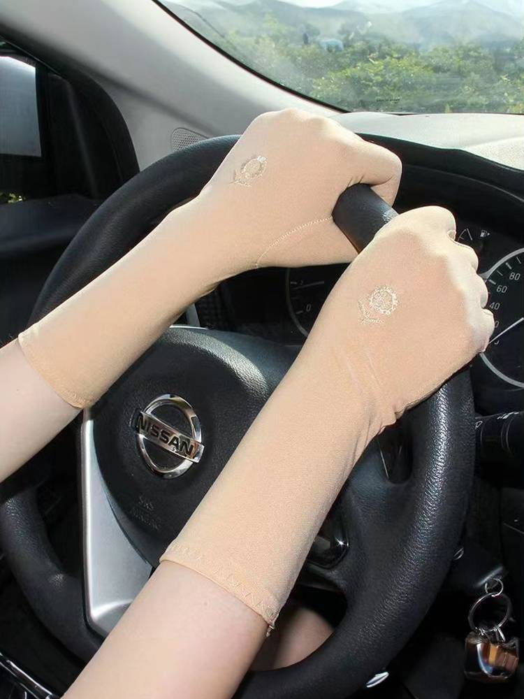 Summer thin ladies gloves open outdoor driving sunscreen sunscreen, ultraviolet etiquette black white sports, sweat absorption
