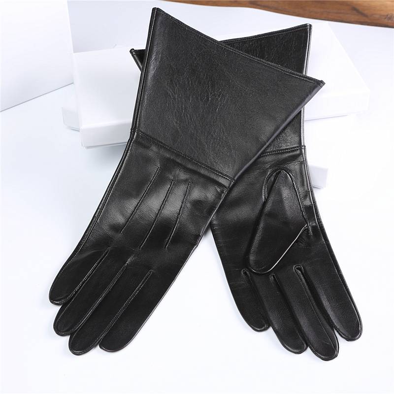 A man who imports a horseman's leather glove to drive a thin, naked mobile phone, a man who touches the screen