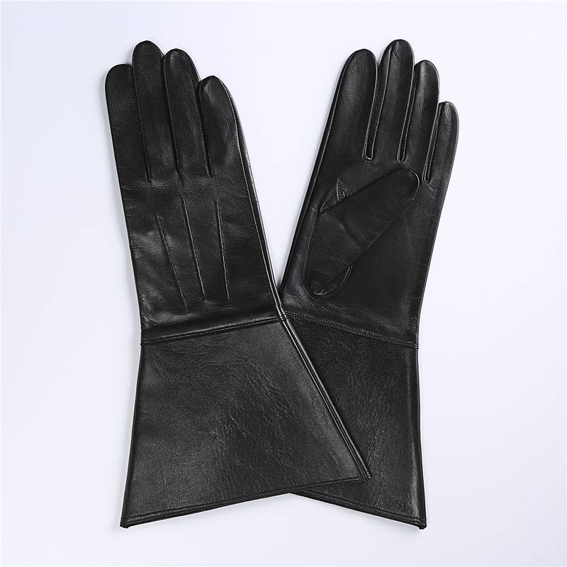 A man who imports a horseman's leather glove to drive a thin, naked mobile phone, a man who touches the screen