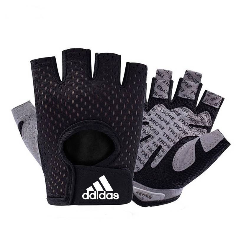 Sports gloves and gymnasts, men and women trained to ride through the air to protect themselves from the smooth and grinding half-drive