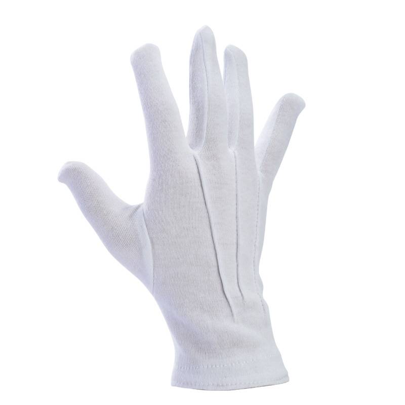 The senior triangulation gloves are tied to white and thin, and the jewel driver is driving to secure the tampons