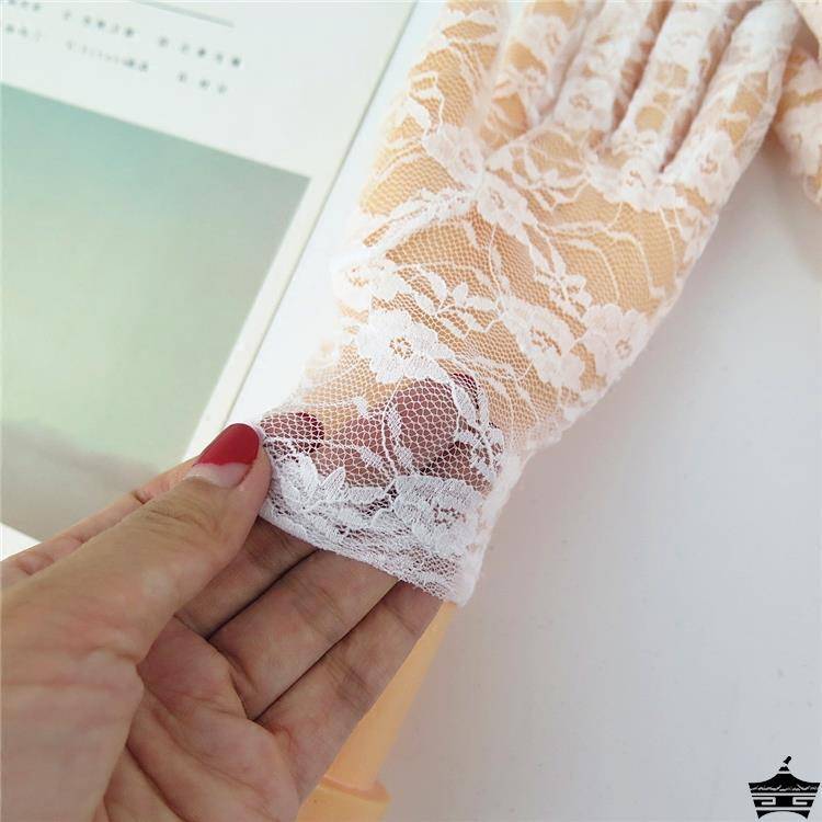 Drive sunscreen lace gloves in spring and summer, short -haired wedding bride white etiquette gloves black and red