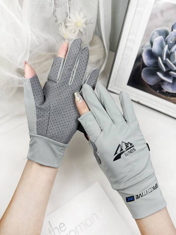A man and a woman who ride gloves and drive through the air in the summer with two fingers to protect themselves from ski fishing