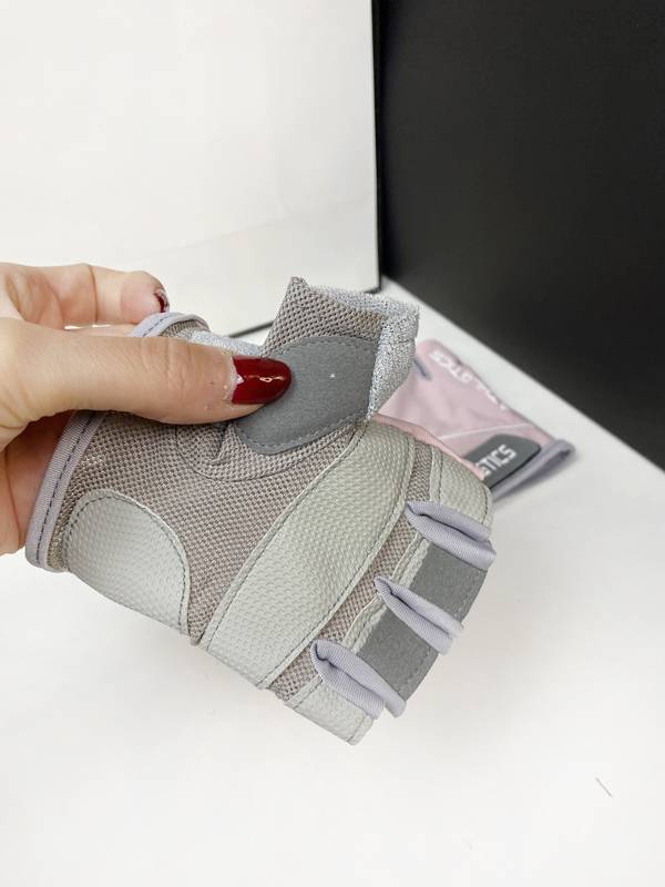 Fitness gloves men and women in summer breathable thin semi -semi -semi -refers to sports riding one -bar equipment training yoga anti -cocoon anti -slip