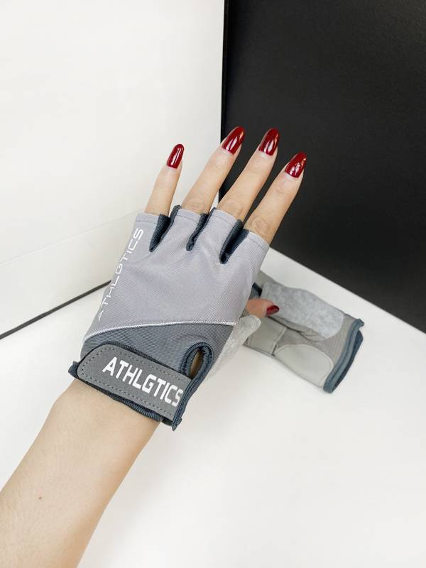 Fitness gloves men and women in summer breathable thin semi -semi -semi -refers to sports riding one -bar equipment training yoga anti -cocoon anti -slip