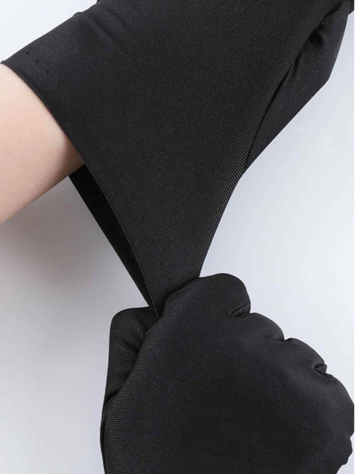 Jewelry shop dedicated luxury counter display gloves black and white etiquette performance thin photography shopping guide gloves