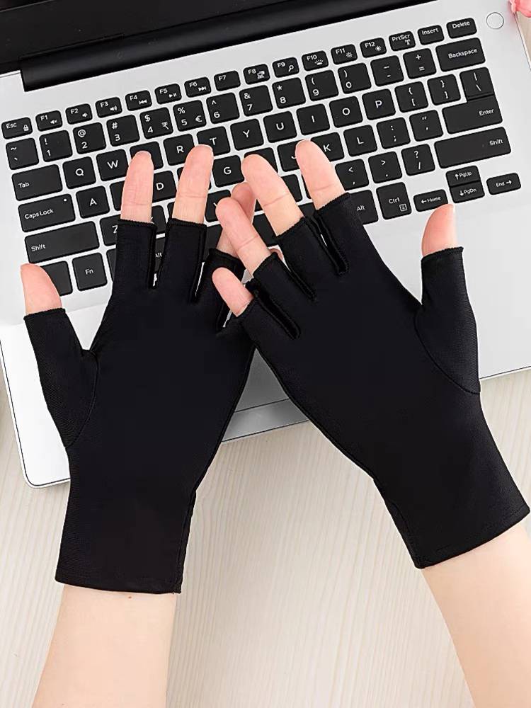 The sunscreen gloves lady with a thin ice cream and a half a finger on her cycling
