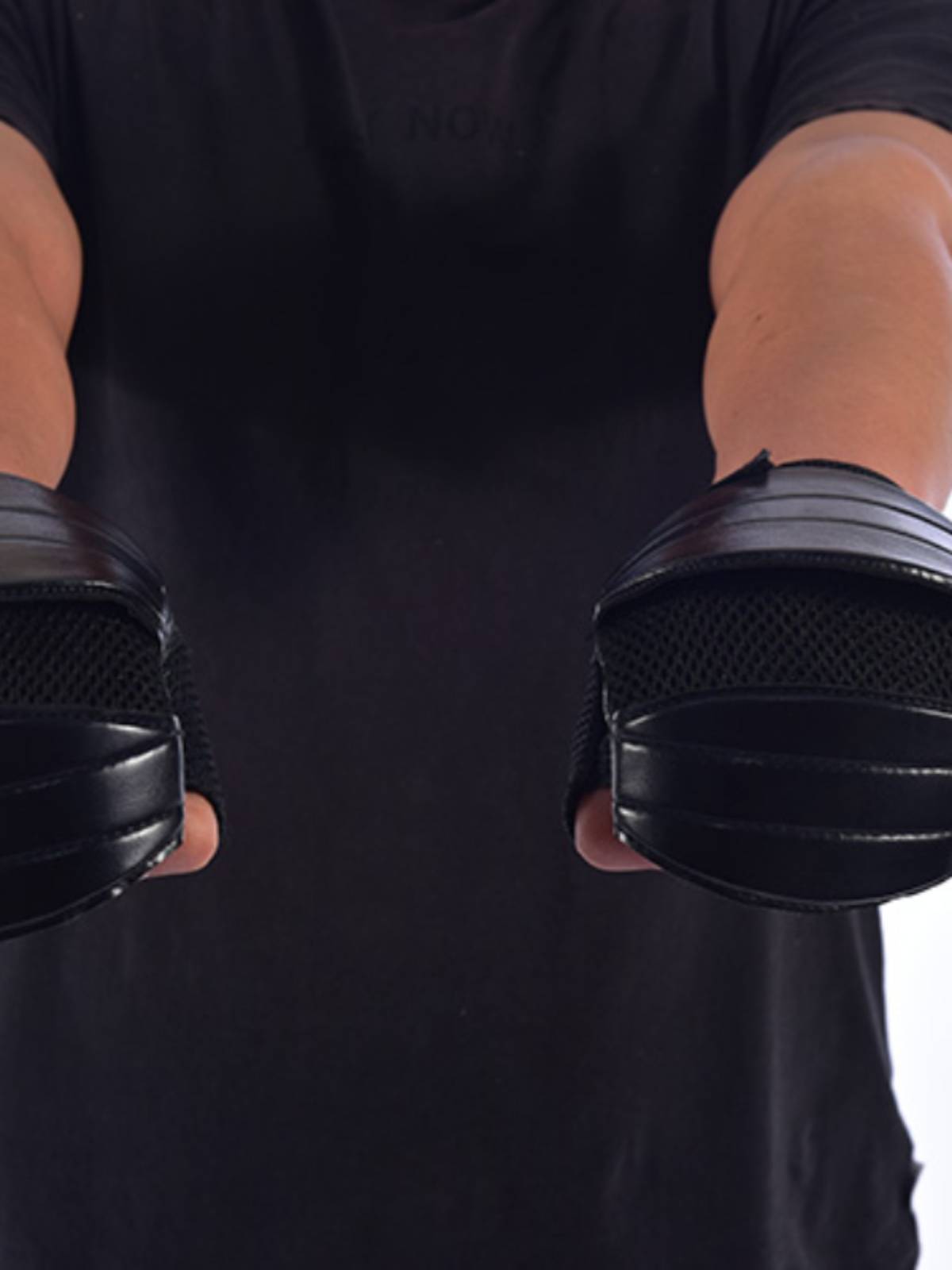Men's head layer Pig leather semi -fingers with protective gear, motorcycle locomotive outdoor leather gloves special offer leakage