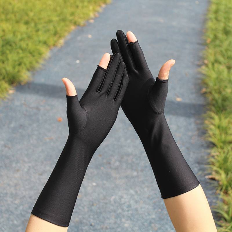 thirty-two and lou two finger black