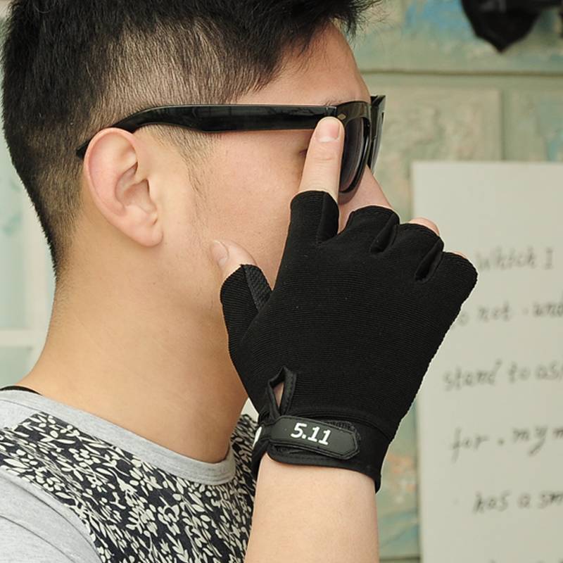 Spring and summer outdoor outdoor mountaineering gloves 511 men's thin driving tactical fitness exercise semi -finger gloves