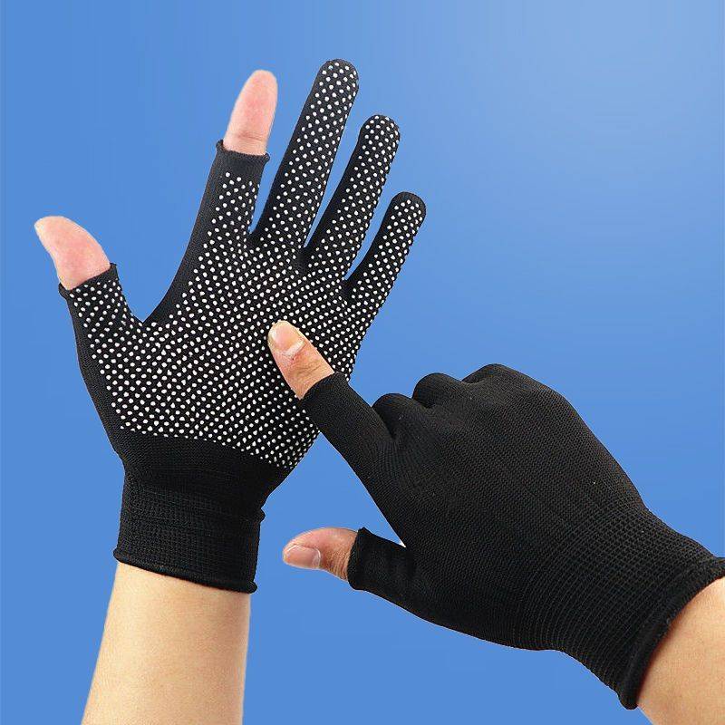 The skating mitts, the male, the cocoon mitts