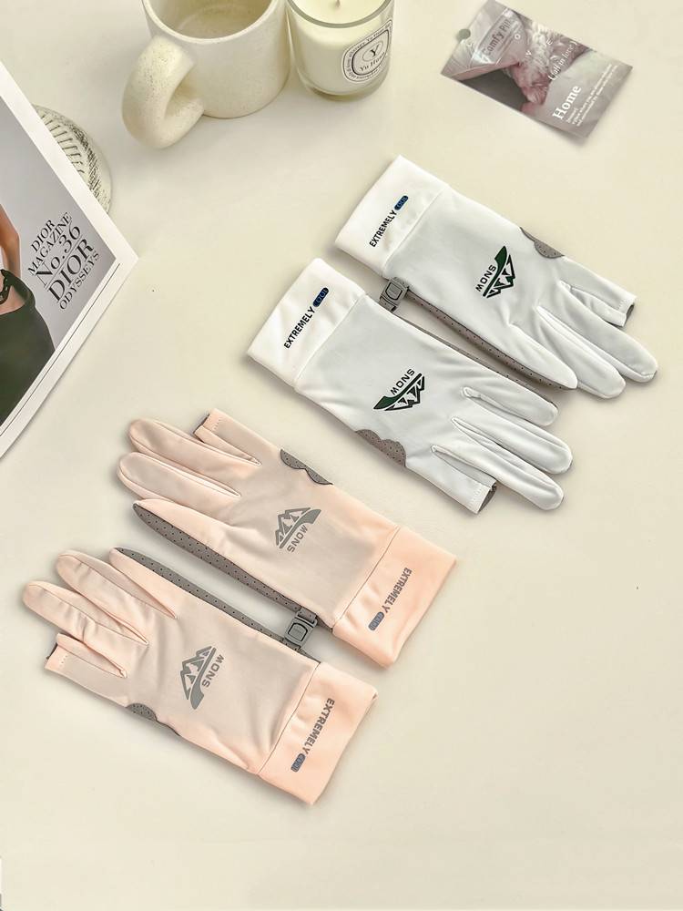 Ride with ice cream gloves and a couple's summer thin drive to protect the outdoors from two fingers