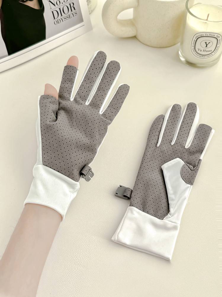 Ride with ice cream gloves and a couple's summer thin drive to protect the outdoors from two fingers