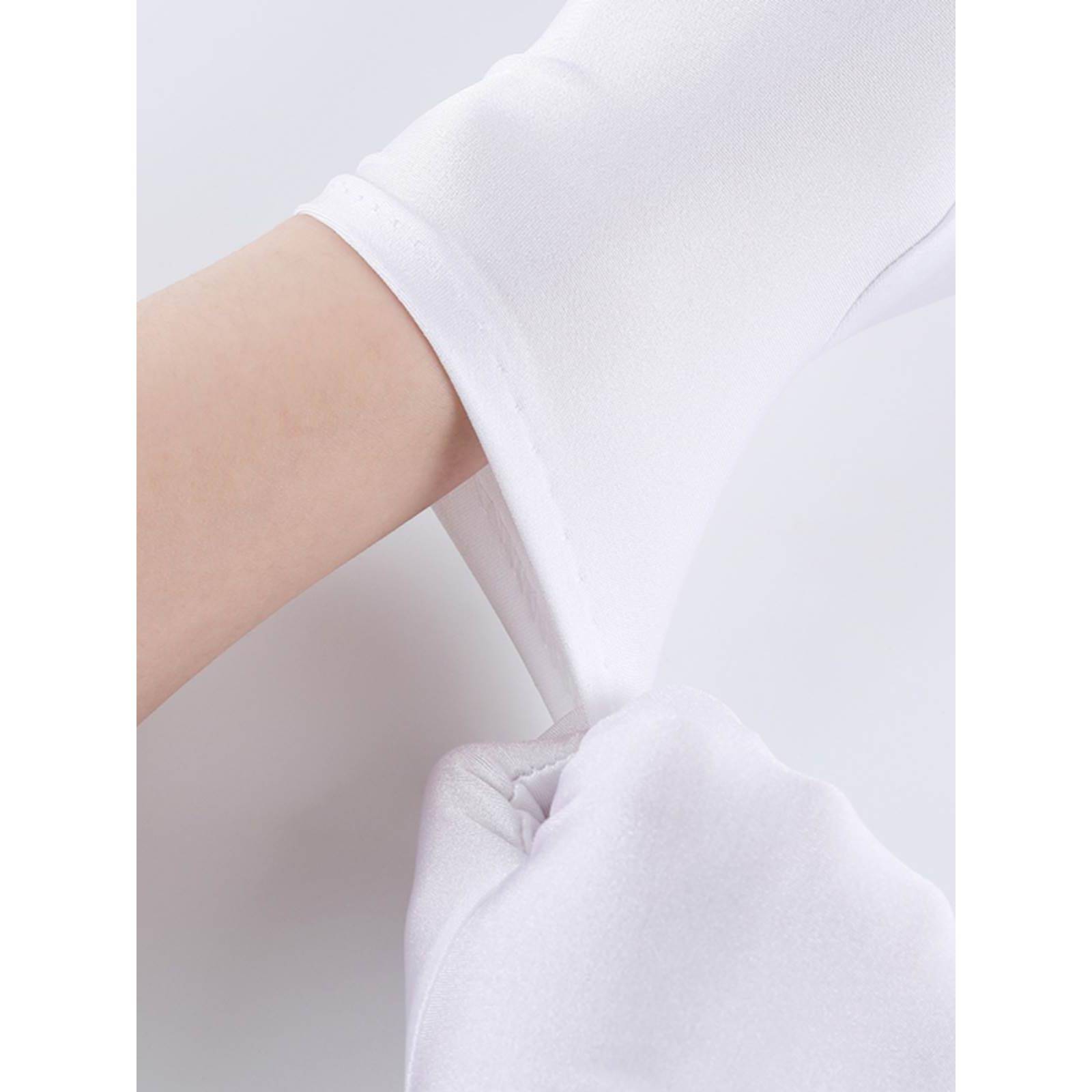 Jewelry shop dedicated luxury counter display gloves black and white etiquette performance thin photography shopping guide gloves