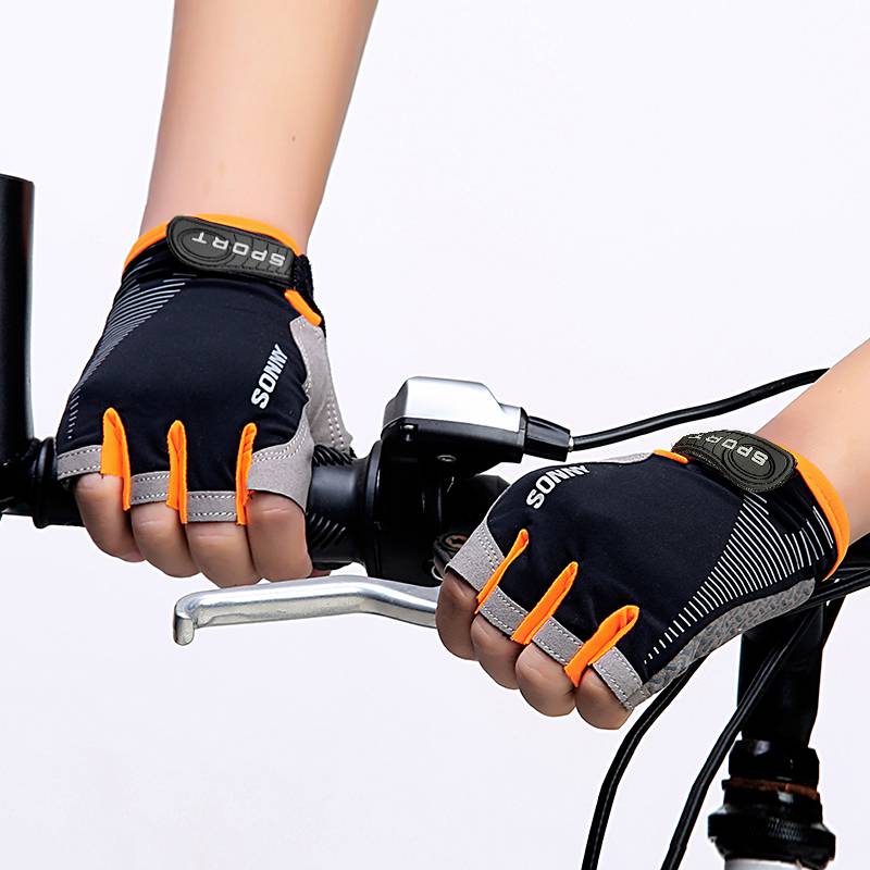 Fish gloves for the summer tan and ice-resistant rides for half-finger rider