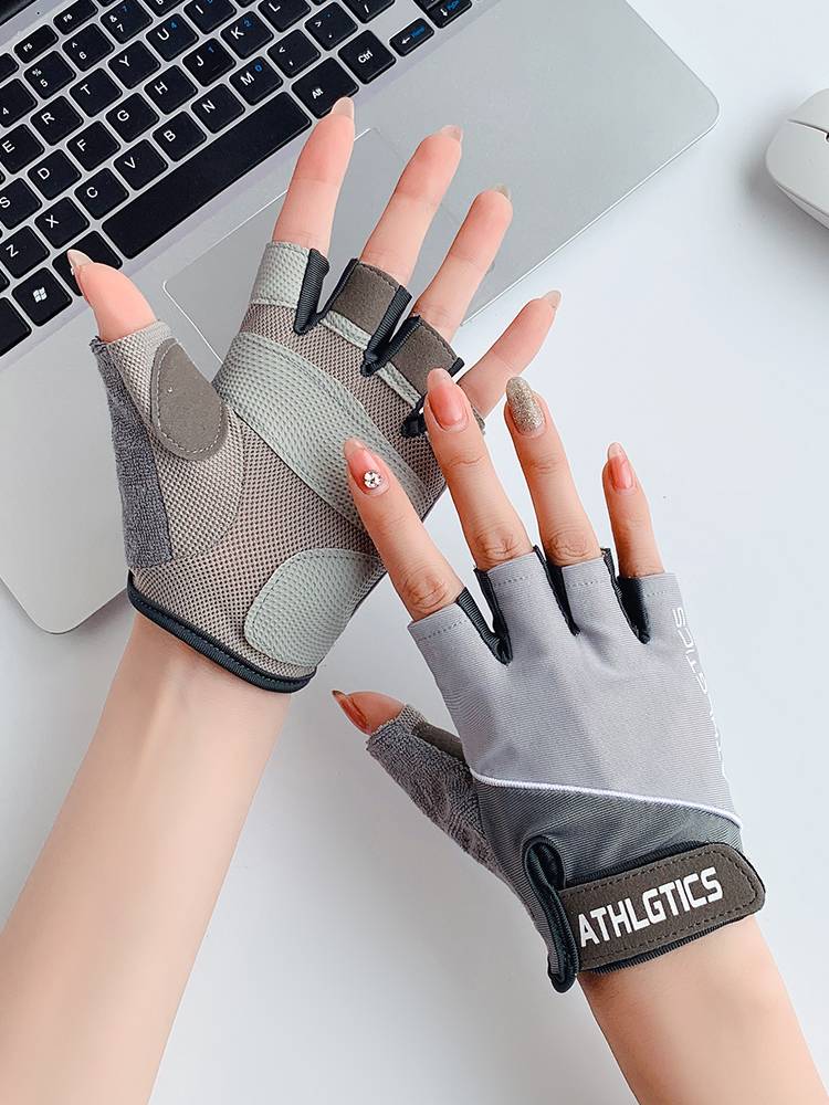 Fitness gloves semi -finger female thin equipment pot bell training bicycle one -bar anti -sliding bodies to prevent cocoon sports riding men