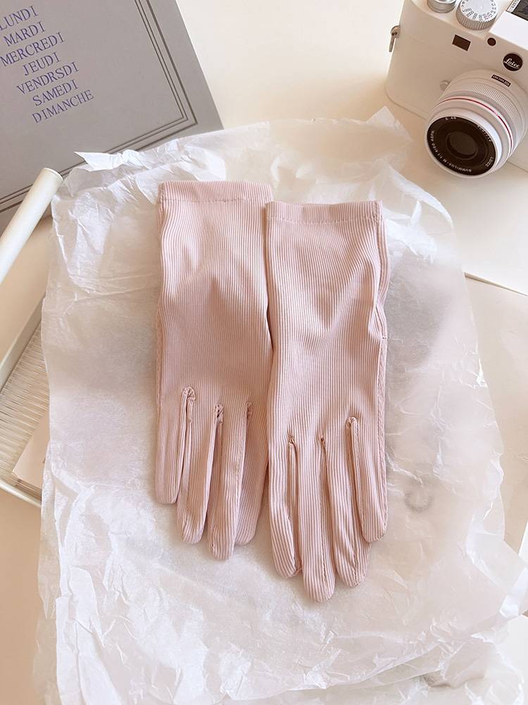 Sunscreen gloves for the summer ice- and UV-skinned drive-by-sliding cycling outside