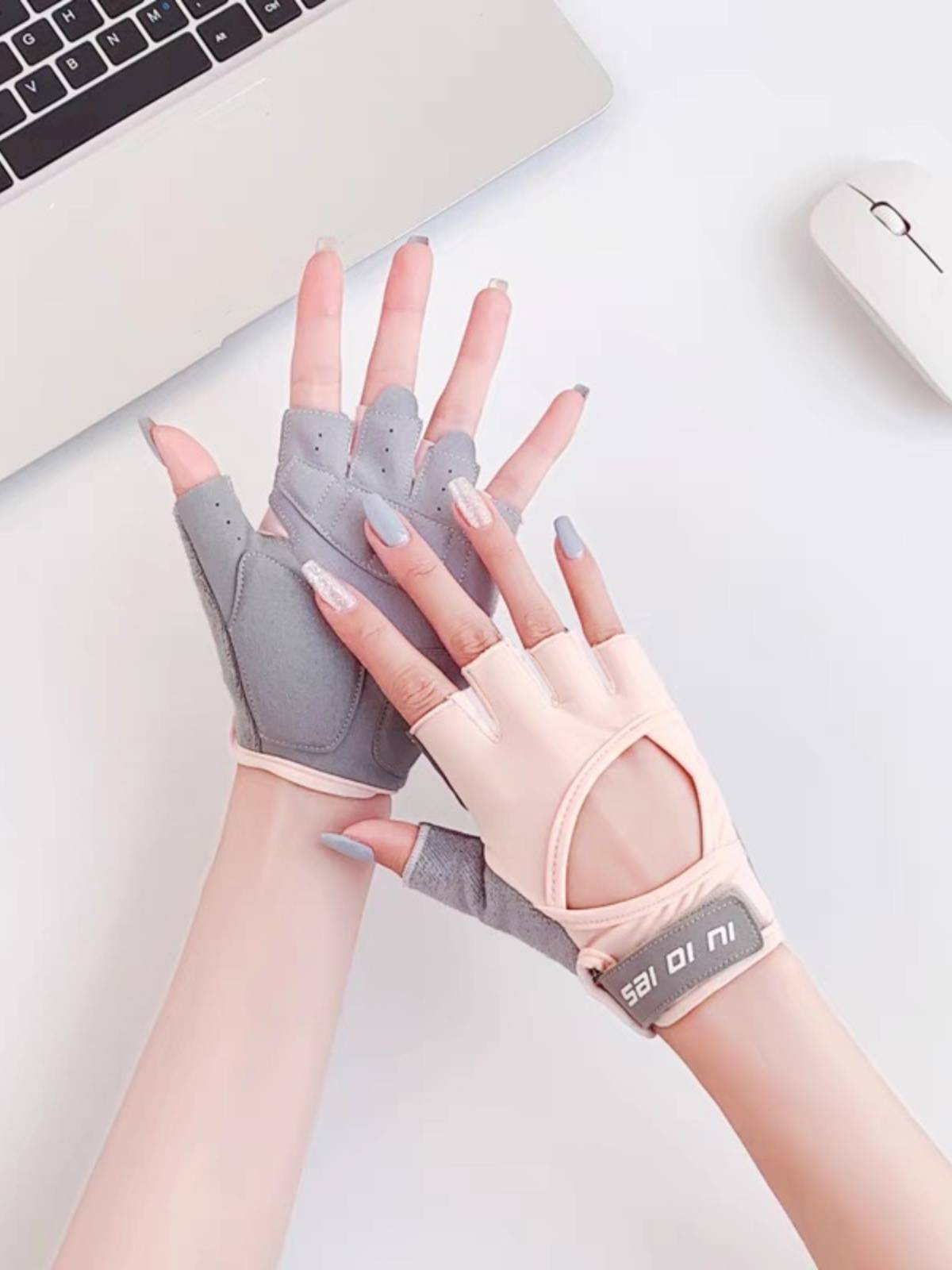 Fitness half -finger glove women's thin anti -slip, air -breathable, abrasion, shock -resistant anti -cocoon Outdoor riding mobile bicycle training