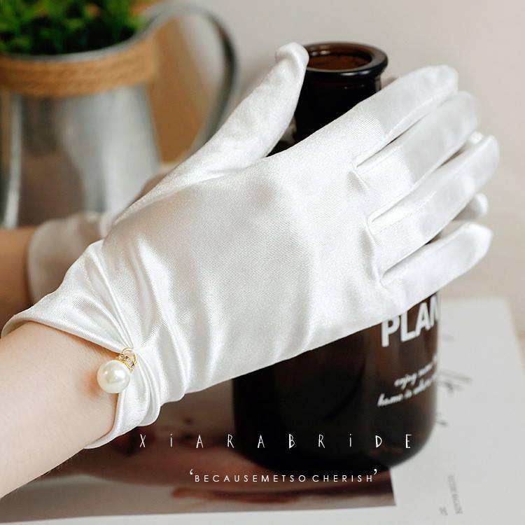 Jewelry shop luxury shopping guide counter jewelry display gloves white etiquette lady bride dresses to take pictures black