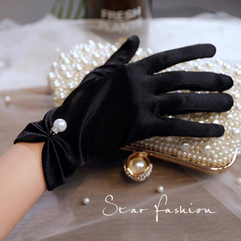 Jewelry shop luxury shopping guide counter jewelry display gloves white etiquette lady bride dresses to take pictures black