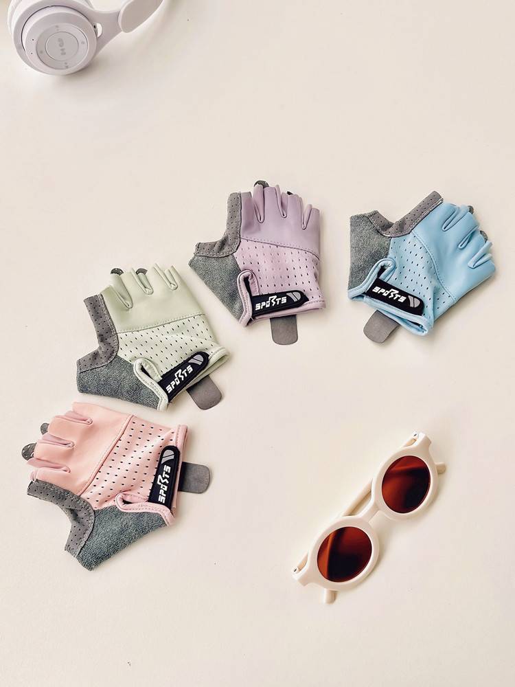 Children's semi -finger sports gloves, climbing training, anti -slip, wear -resistant and breathable, thin outdoor cycling stand -in -bar wheel slippery