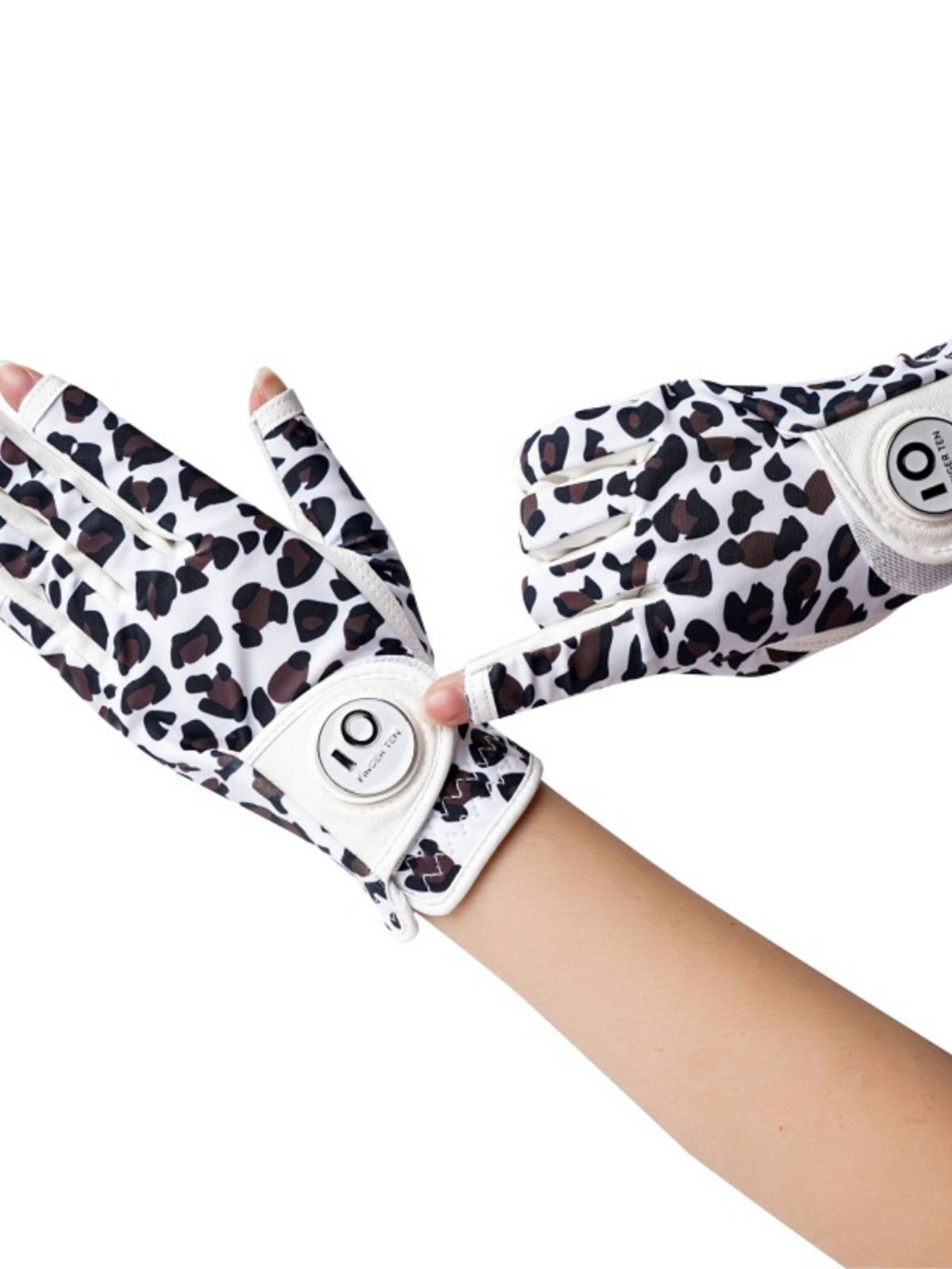 The Golf women's gloves are missing, and the women's hands are super-fibre-painted
