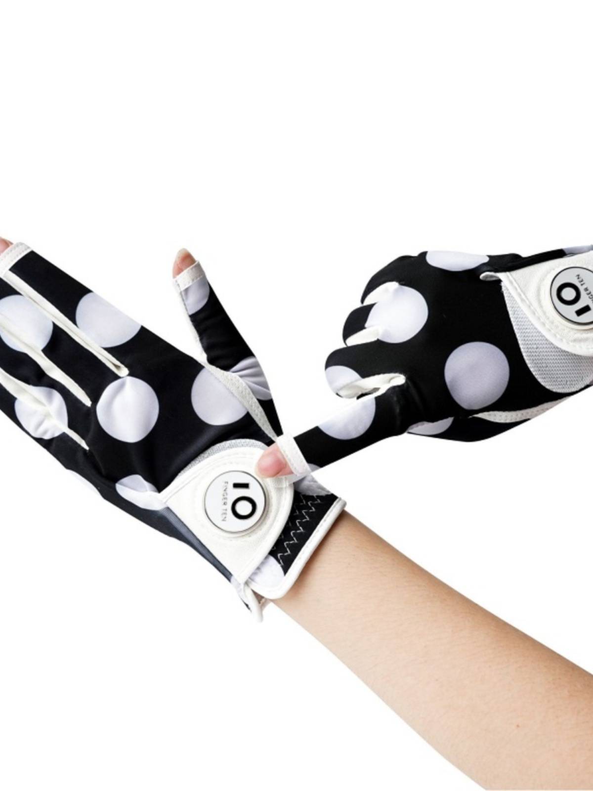 The Golf women's gloves are missing, and the women's hands are super-fibre-painted