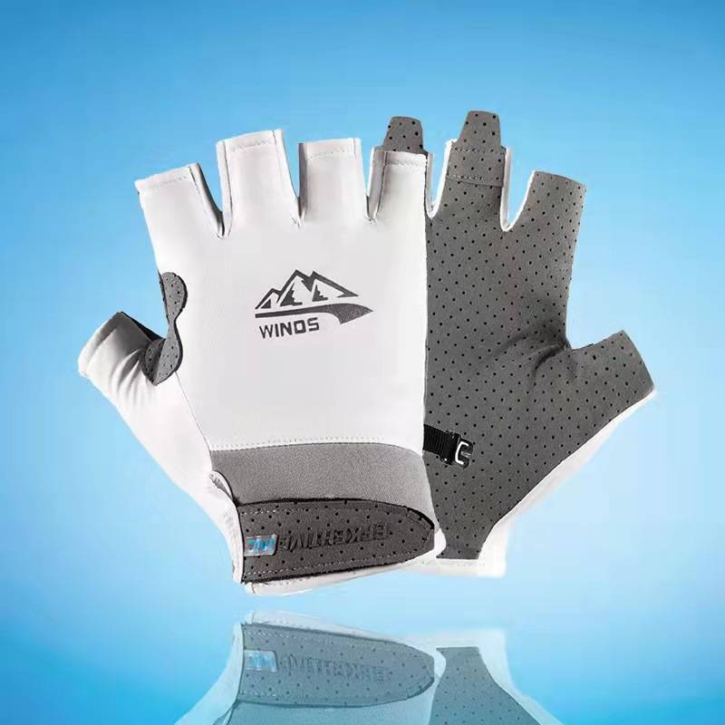 A man and a woman with sunscreen gloves and a man with a summer ice cream and skiing, half-fingering, and a man with a thin field