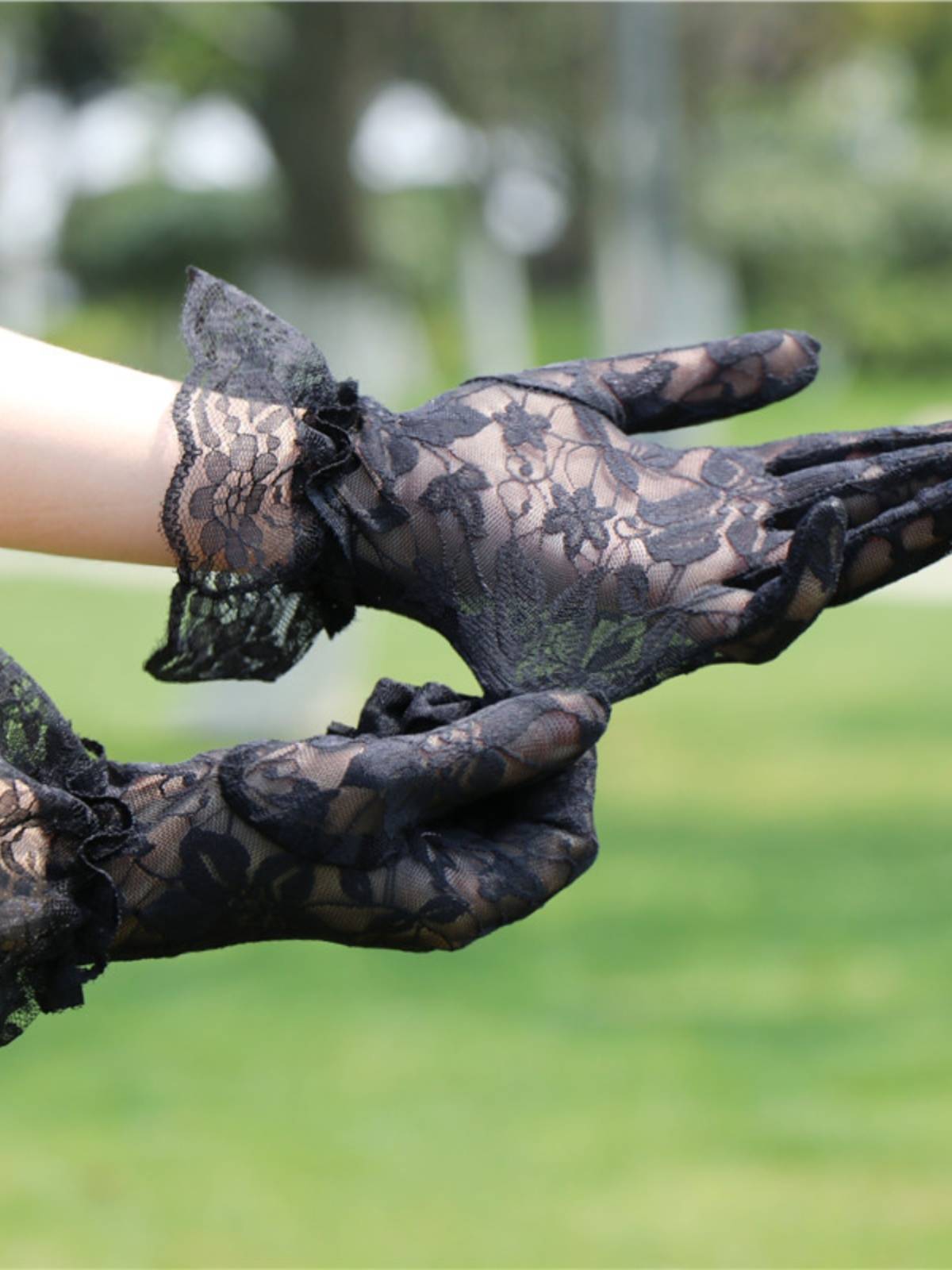The lace glove girl, old-named Warlord's tiara, was tan-proof during the elegance, sexy spring and autumn performance