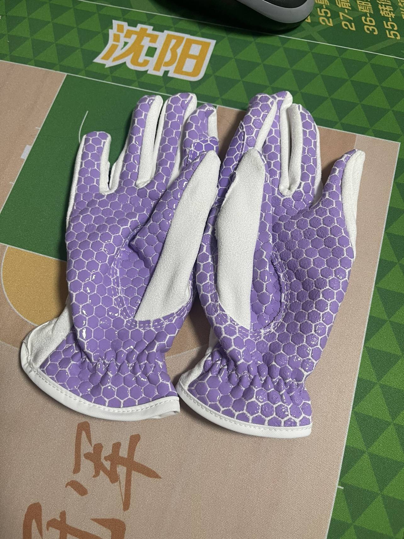 Children's new gold velvet fabric equestrian horse riding competition five -finger training glove super light ride gloves!