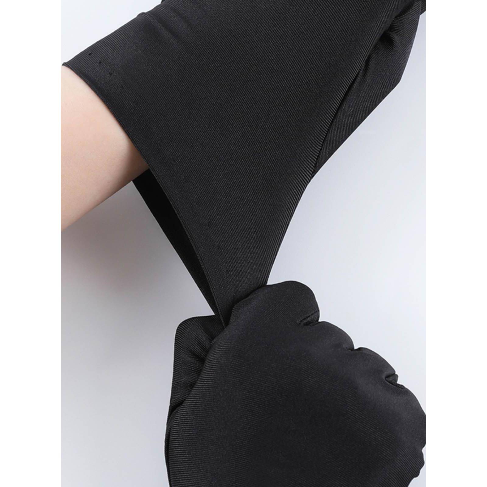 Jewelry shop dedicated luxury counter display gloves black and white etiquette performance thin photography shopping guide gloves