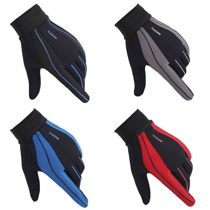A couple with a sports glove means a long, dry sunscreen-proof, long-sliding finger when they climb the mountain in the summer
