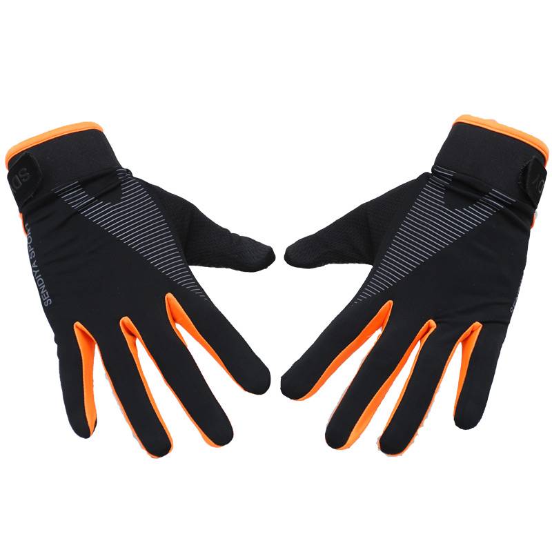 A couple with a sports glove means a long, dry sunscreen-proof, long-sliding finger when they climb the mountain in the summer