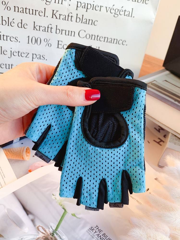 Fitness gloves female anti -cocoon anti -slip semi -finger equipment training yoga sports hand pull -ups ride up upper bar