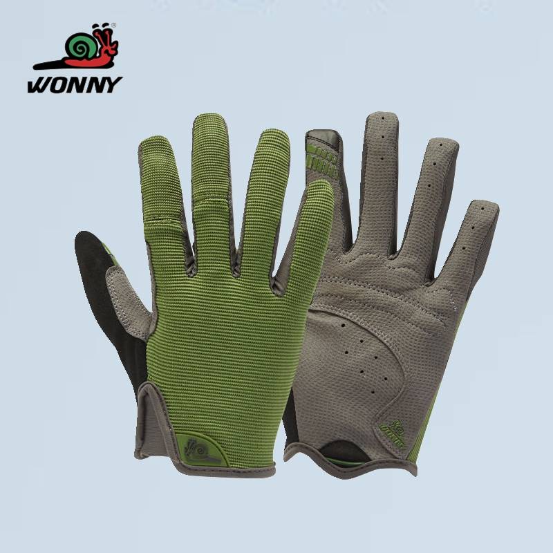 Snail gloves, snails, snails, snails, snails, scrambling