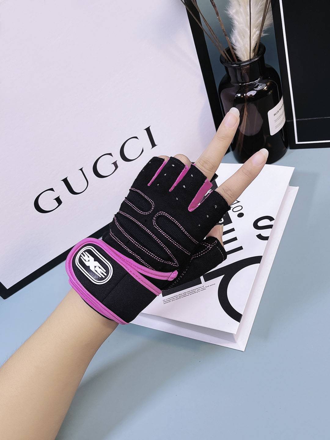 Fitness half -finger glove men's wrist protection equipment training anti -cocoon dynamic bicycle yoga wear resistance exercise non -slip penetration