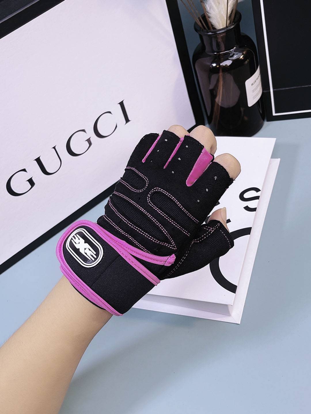 Fitness half -finger glove men's wrist protection equipment training anti -cocoon dynamic bicycle yoga wear resistance exercise non -slip penetration