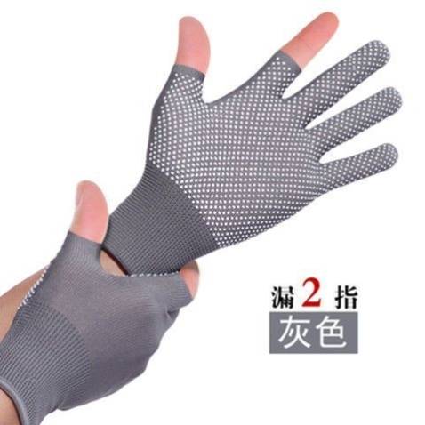 The skating mitts, the male, the cocoon mitts
