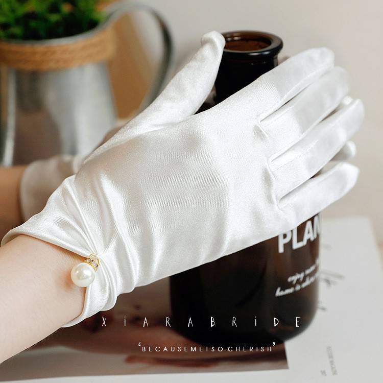Jewelry shop luxury shopping guide counter jewelry display gloves white etiquette lady bride dresses to take pictures black