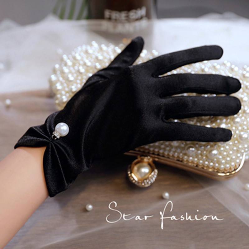 Jewelry shop luxury shopping guide counter jewelry display gloves white etiquette lady bride dresses to take pictures black