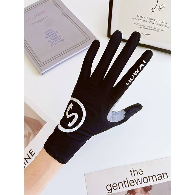 The cycling gloves of women's outdoor exercise is full of skating and the shock-proof cocoon's driving on a motorcycle with ice-wire bumps