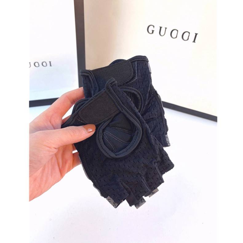 Sports and fitness gloves are half-sliding to prevent cocoon summer thins from grinding through air