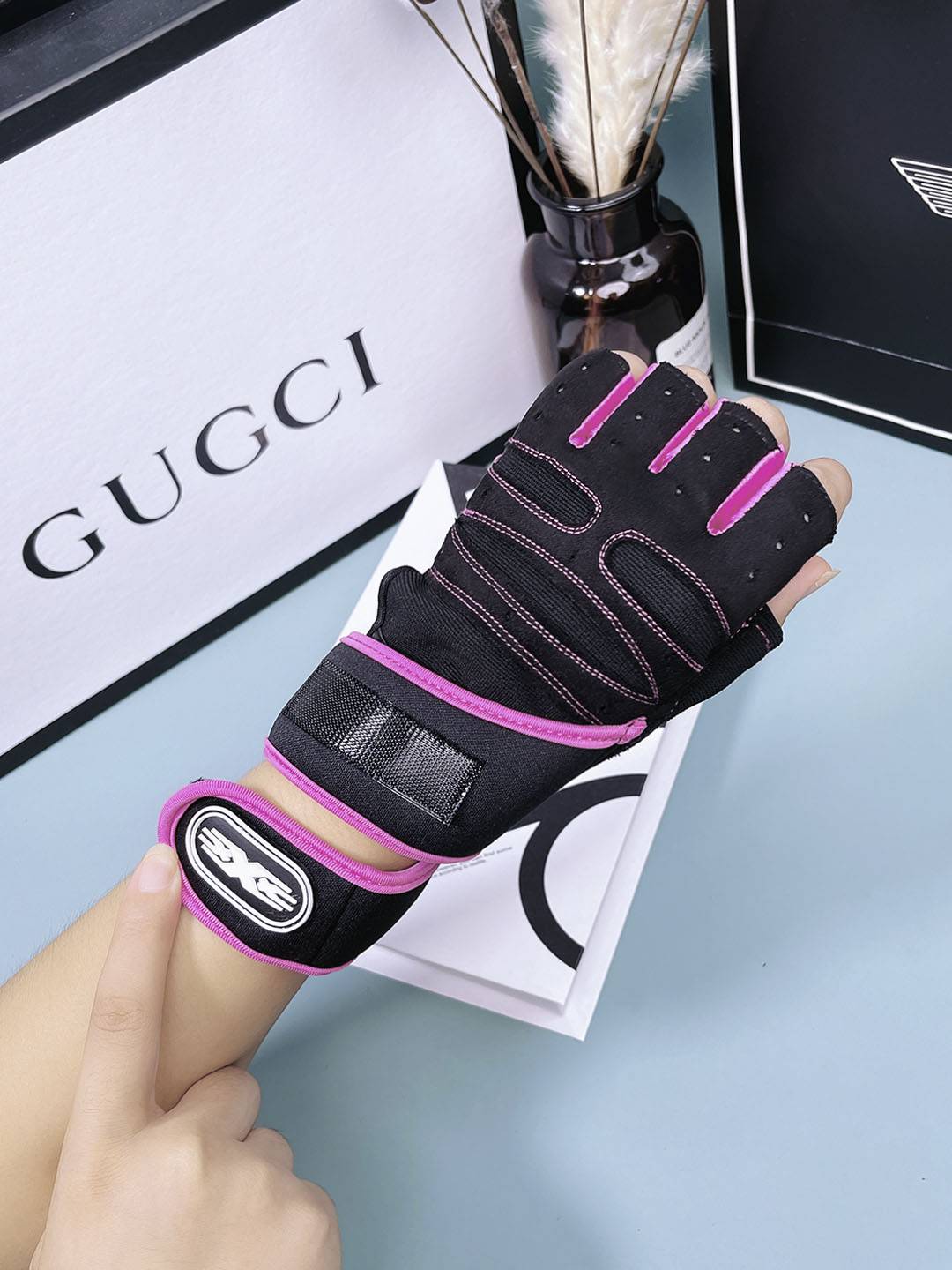 Fitness half -finger glove men's wrist protection equipment training anti -cocoon dynamic bicycle yoga wear resistance exercise non -slip penetration
