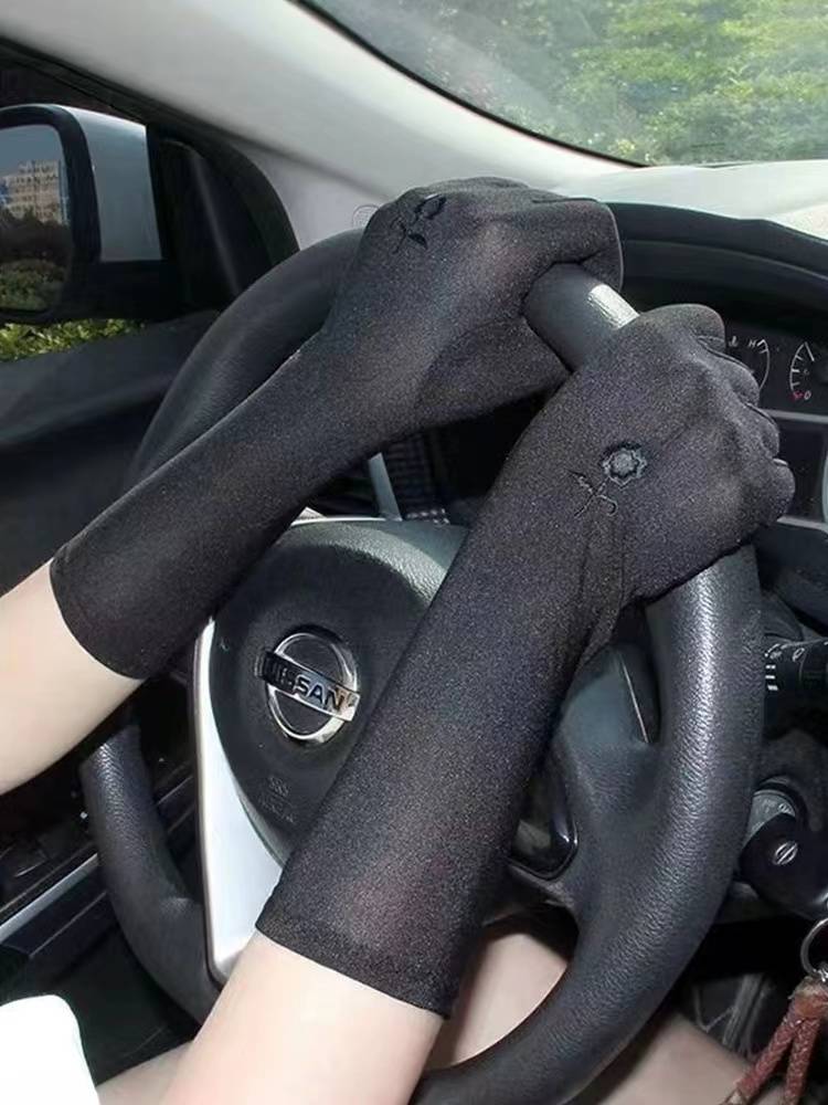 Summer thin sunscreen gloves, ladies driving outdoor driving anti -ultraviolet air permeability and extended black white work