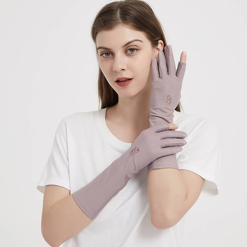 Sunproof gloves and electric carts on the outdoors